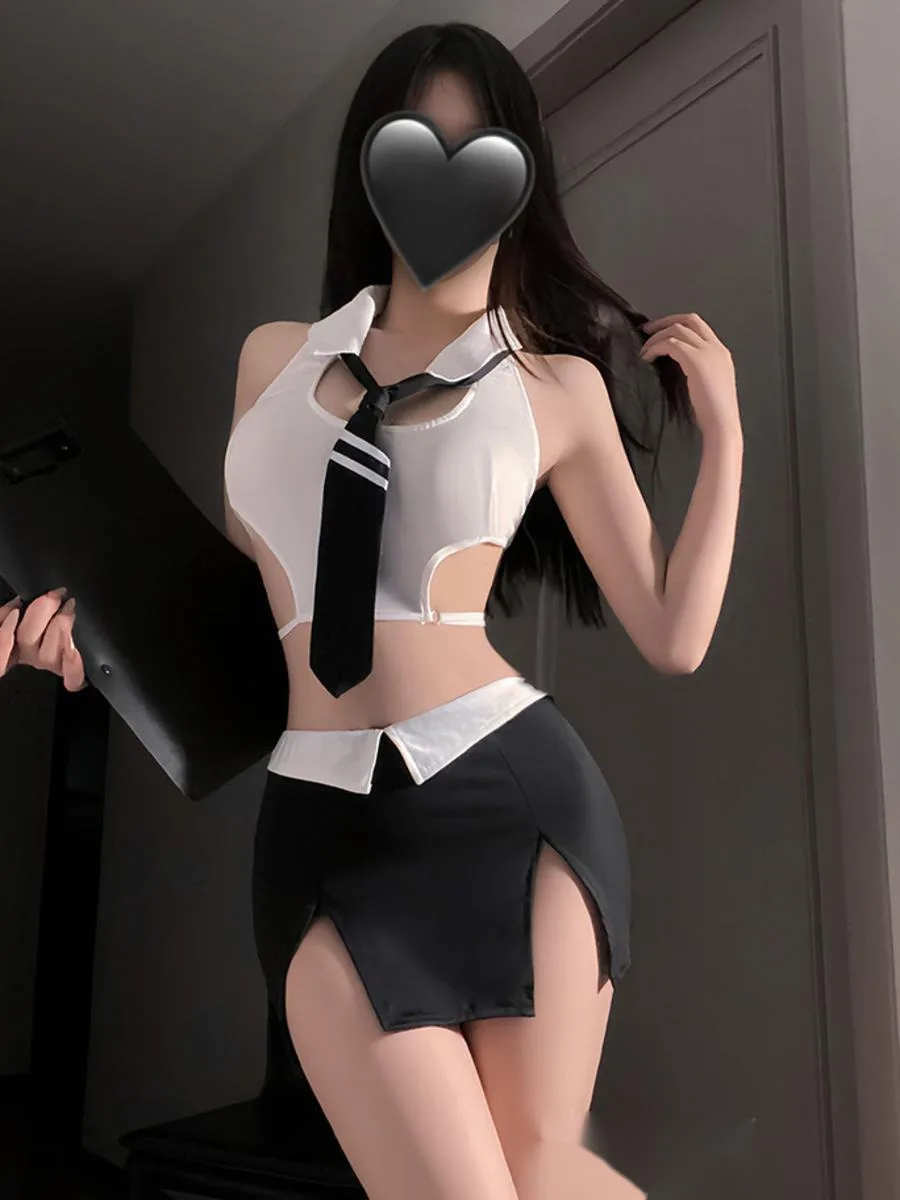 OLモチーフのホルターネック × カットアウトガーターミニセット